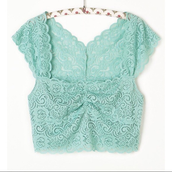 Scallops Edge Lace Crop - Picture 3 of 4